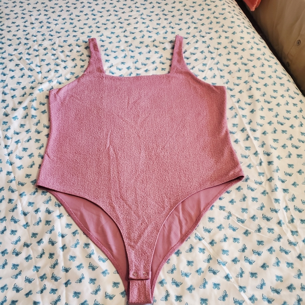 Pink texture tank style bodysuit . Size 1X